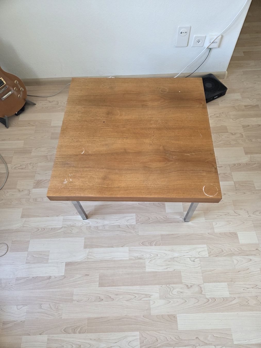 Tische: Holztisch mit Metallbeinen quadratisch – Gebraucht aus Basel von lat_ldx9 1