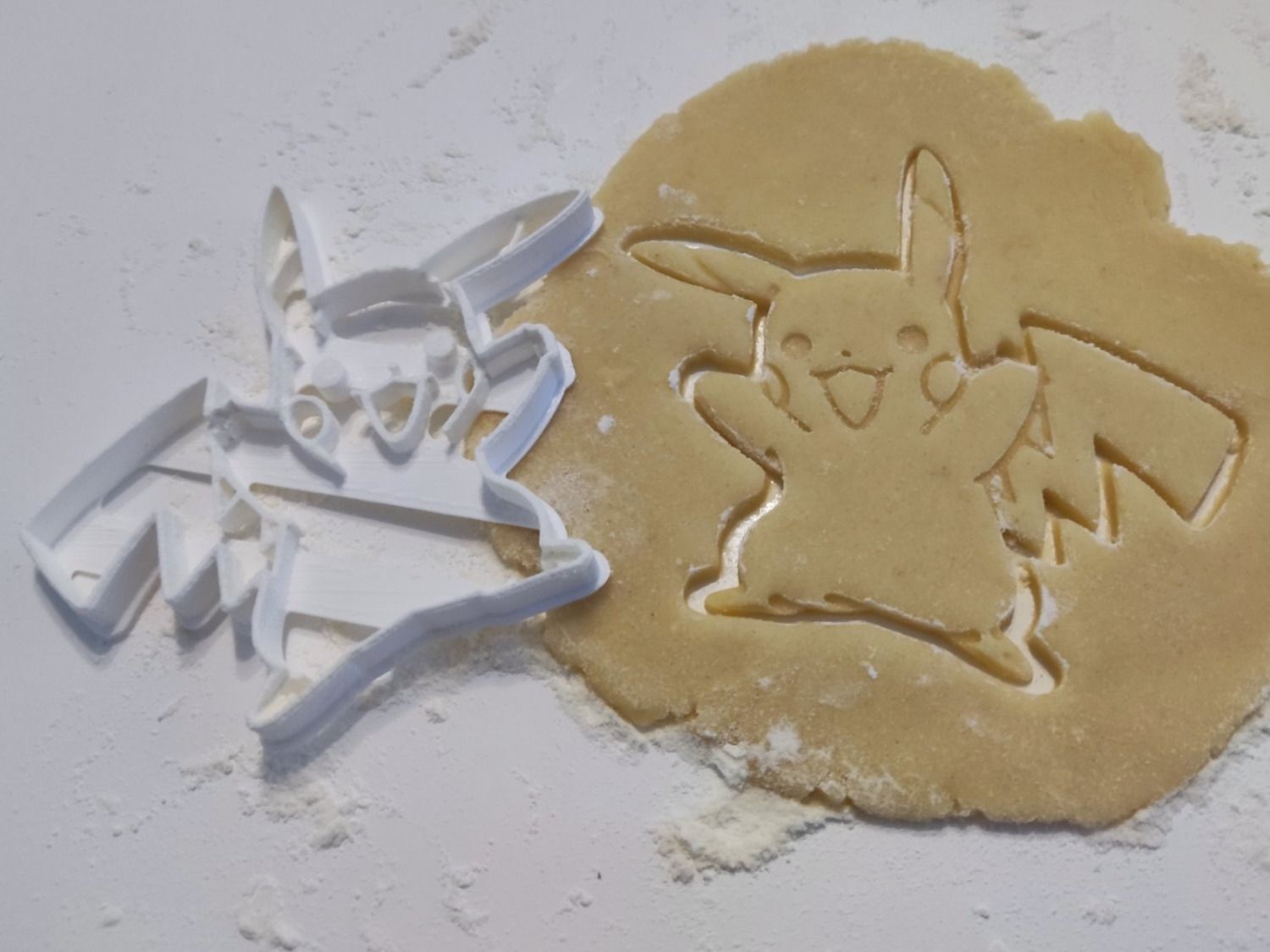 Teglie da forno: Pokemon Pikachu Ausstechform Guetzliausstecher – Nuovo e nell'imballaggio originale da Büren SO venduto da Asadn