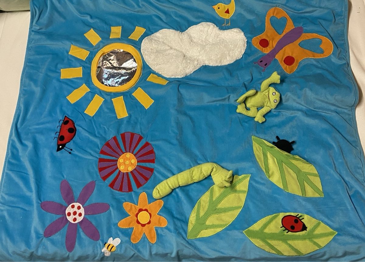 Tappeto da gioco: Farbenfrohe Activity-Krabbeldecke – Usato da Zürich venduto da Riiinchen