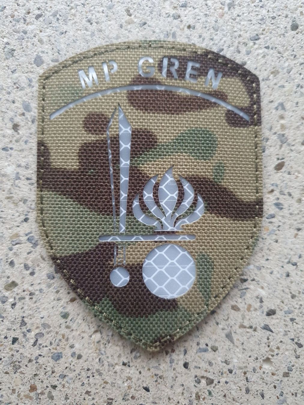 Placchette & Badge: Badge MP Grenadier Reflektierend mit klett – Nuovo e nell'imballaggio originale da Riedholz venduto da fr_sIruP