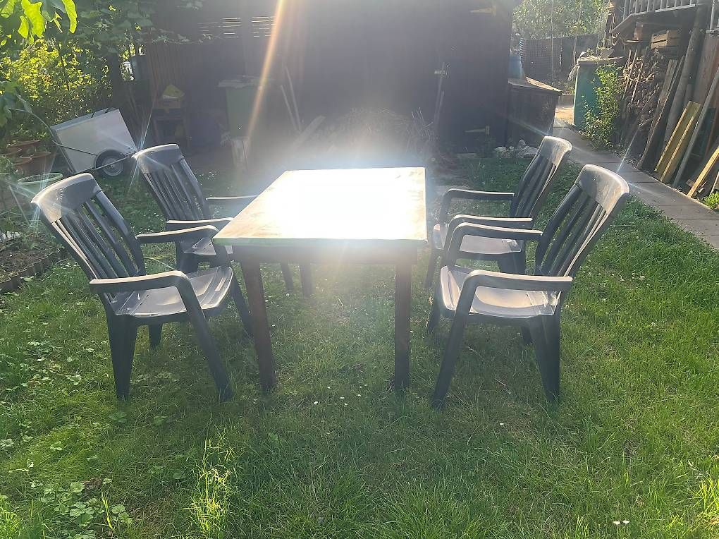Set di tavolo e panche: Gartenmöbel – Usato da Basel venduto da ann_cq59 2