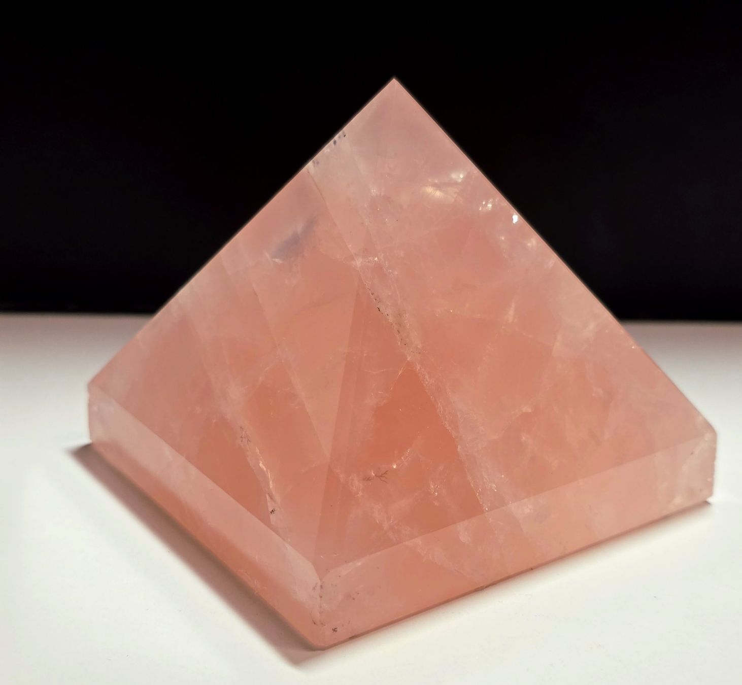 Minerali & Pietre curative: Rosenquarz Pyramide 493g – Nuovo e nell'imballaggio originale da Matzingen venduto da Shay_Crystalz