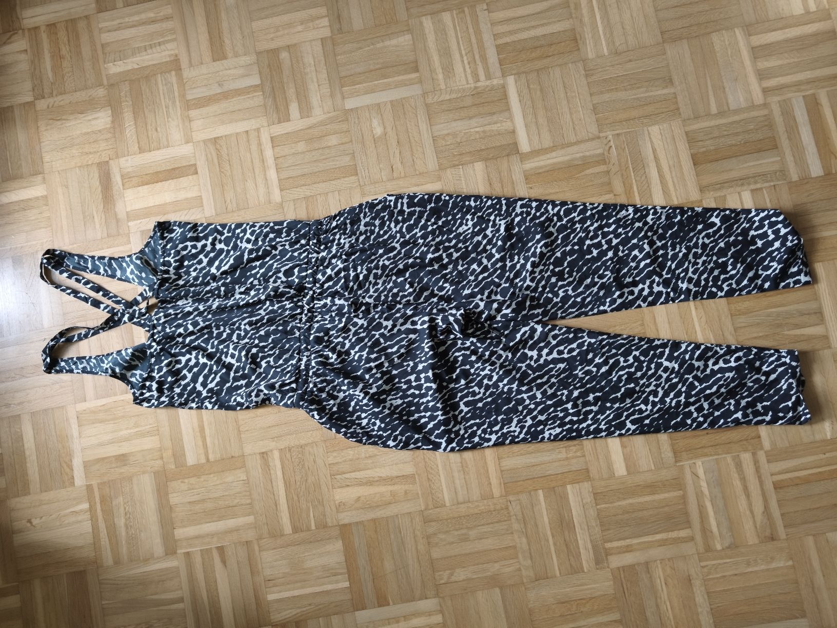Stradivarius Tute: Overall, black &white Gr.M – Usato da Bern venduto da Tschu_Tschu 1