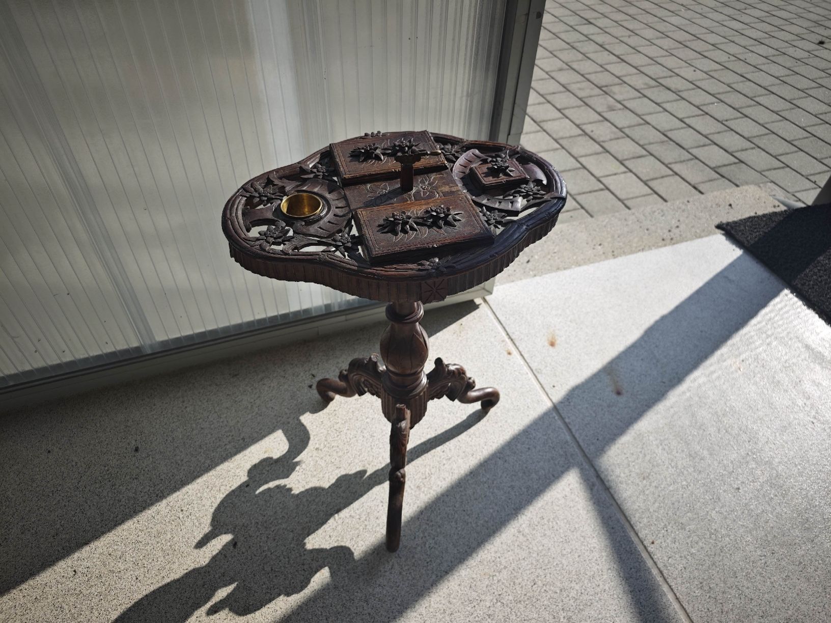 Tische: Antikes Tischchen, Brienzer Rauchtisch – Gebraucht aus Ottikon von Kolibri-81 2