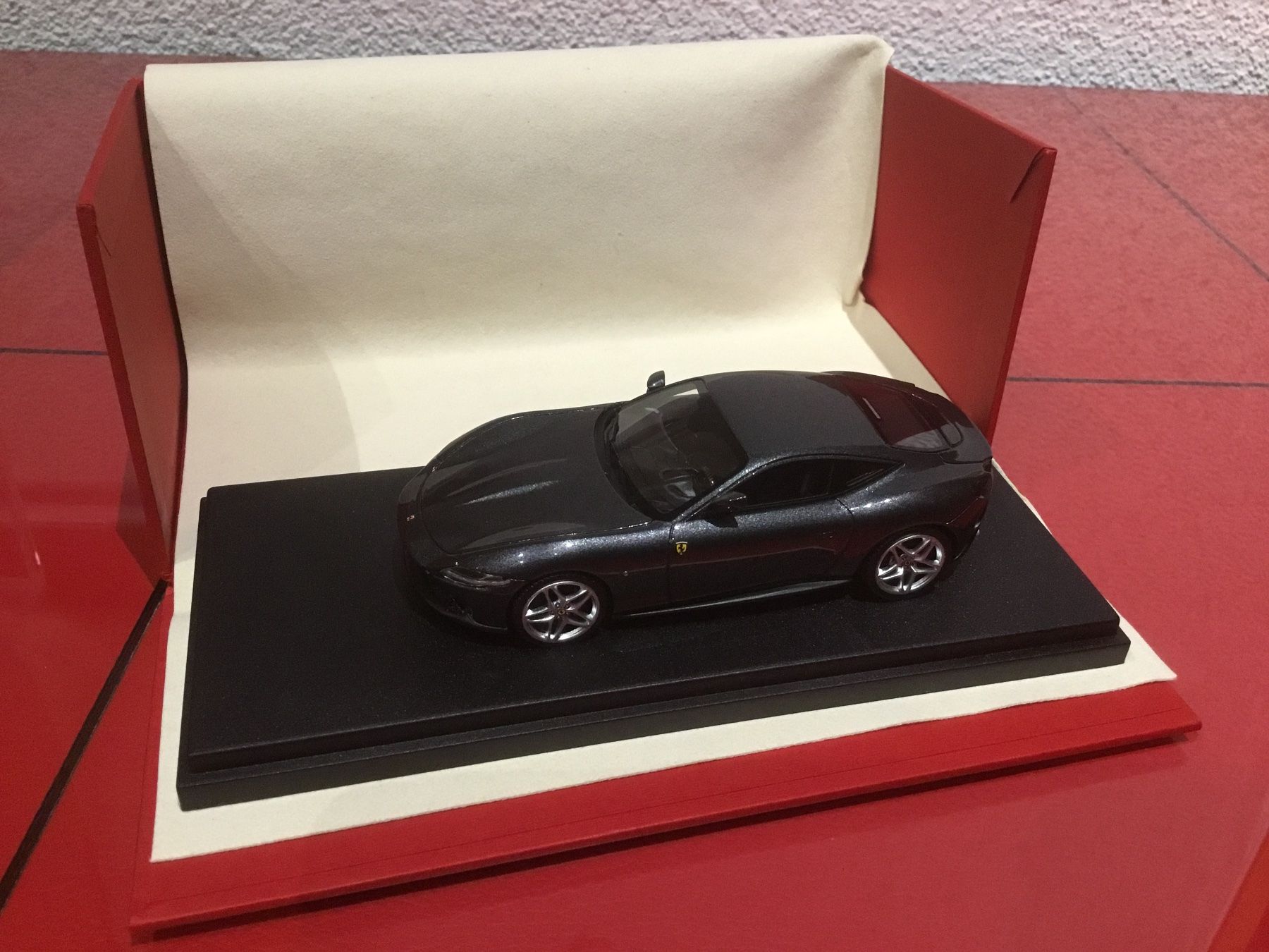 Ferrari Modellini d'auto: Ferrari Roma / Anthrazit / 1:43 – Nuovo (secondo la descrizione) da Brig venduto da Sonne11 2