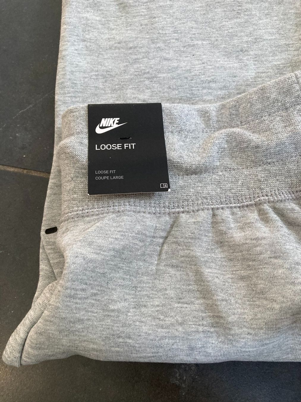 Nike Pantaloni: Neu mit Etikett - Nike Jogginghose – Nuovo e nell'imballaggio originale da Rüschlikon venduto da mel_lv9q 2