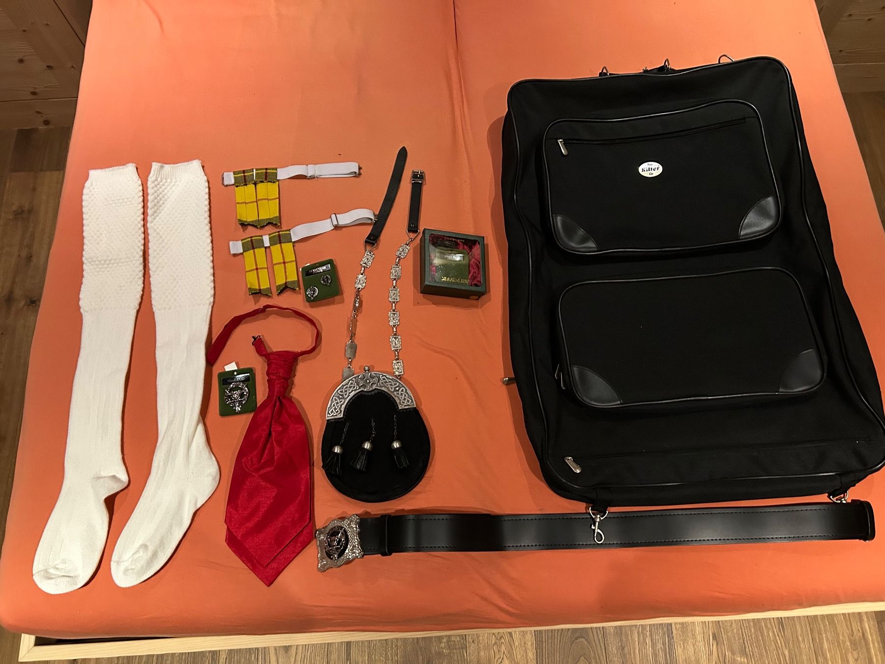 Lotti di vestiti: Ensemble complet kilt écossais traditionnel - comme neuf – Usato da Chêne-Bourg venduto da Posistif 1