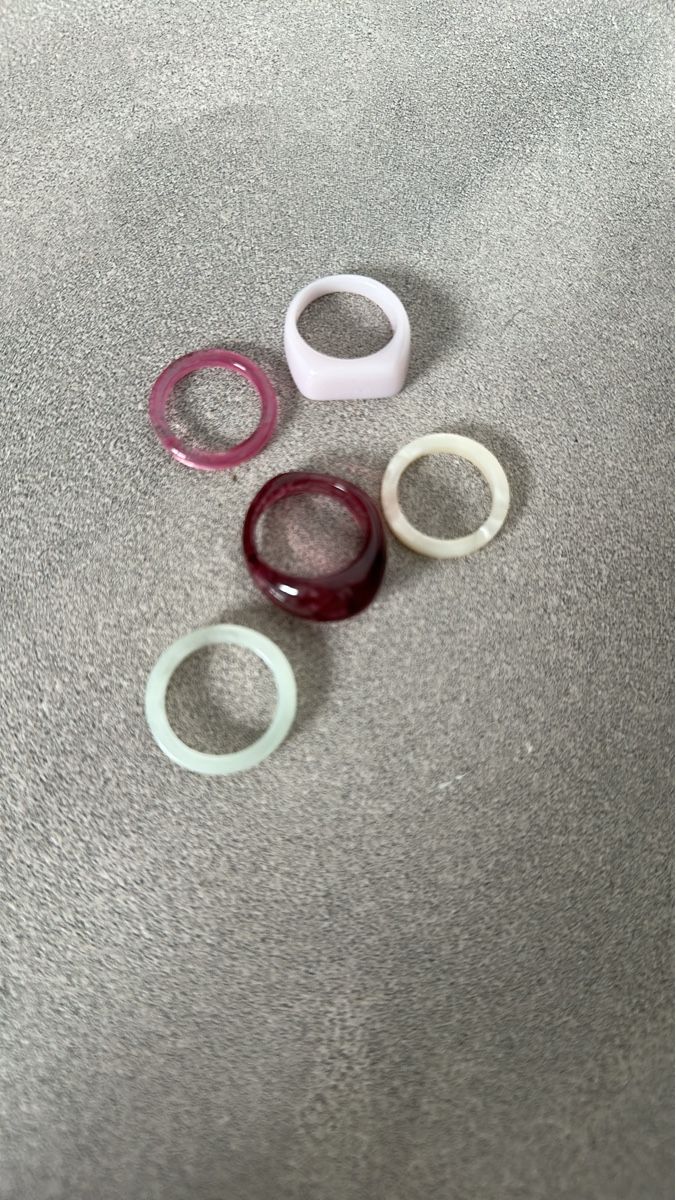 Bagues: 5 Ringe, verschiedene Farben und Formen – Neuf (Voir description) à Dietikon par vithya88