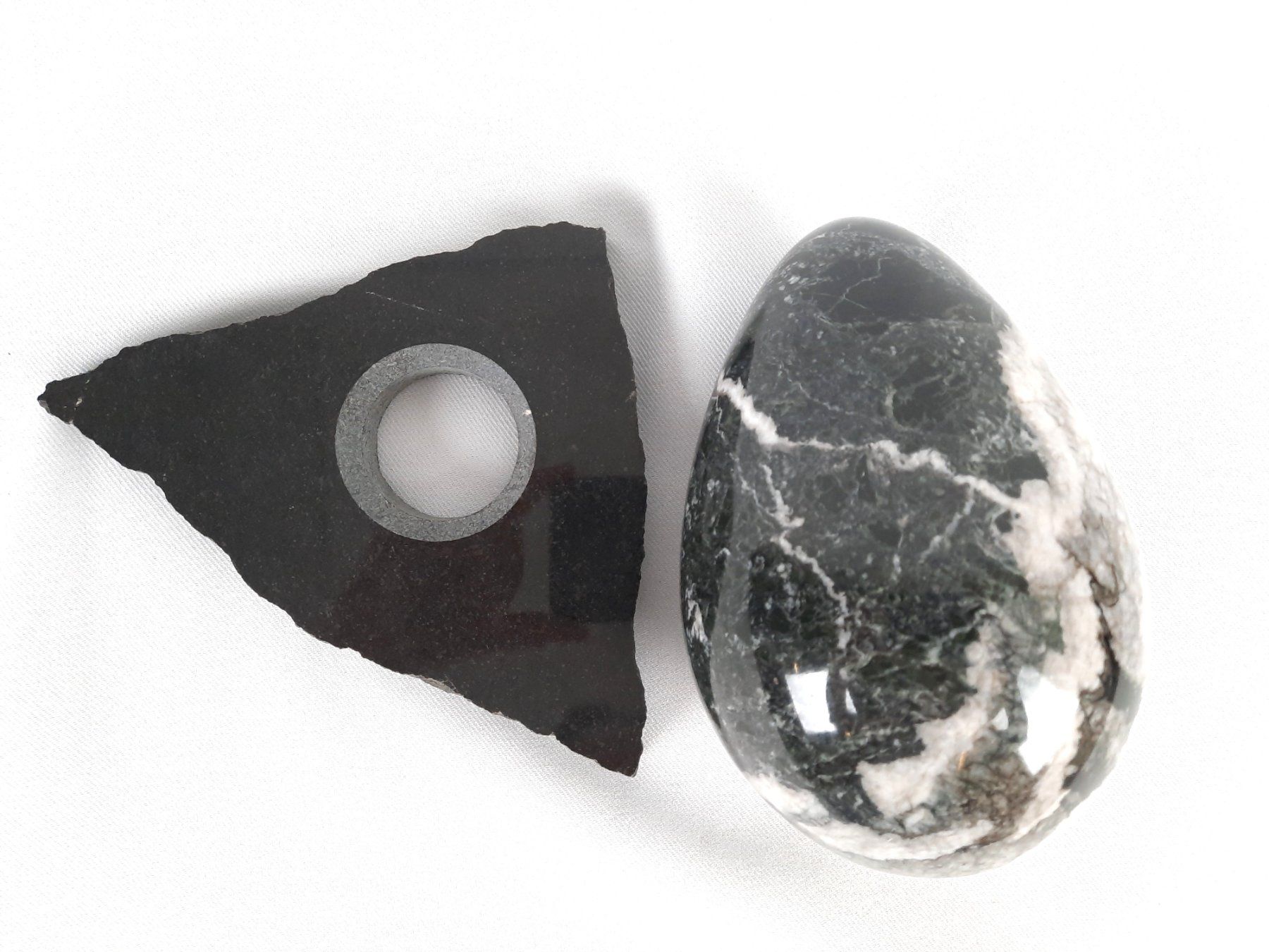 Minerali & Pietre curative: Ei schwarz / weiss Marmor – Usato da Beinwil am See venduto da Restwert_Beinwil 5