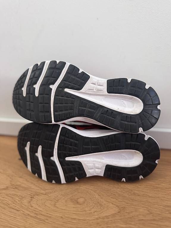 Schuhe für Jungen: Asics Turnschuhe, Grösse 35 – Gebraucht aus Birmensdorf ZH von FiKaVa 2