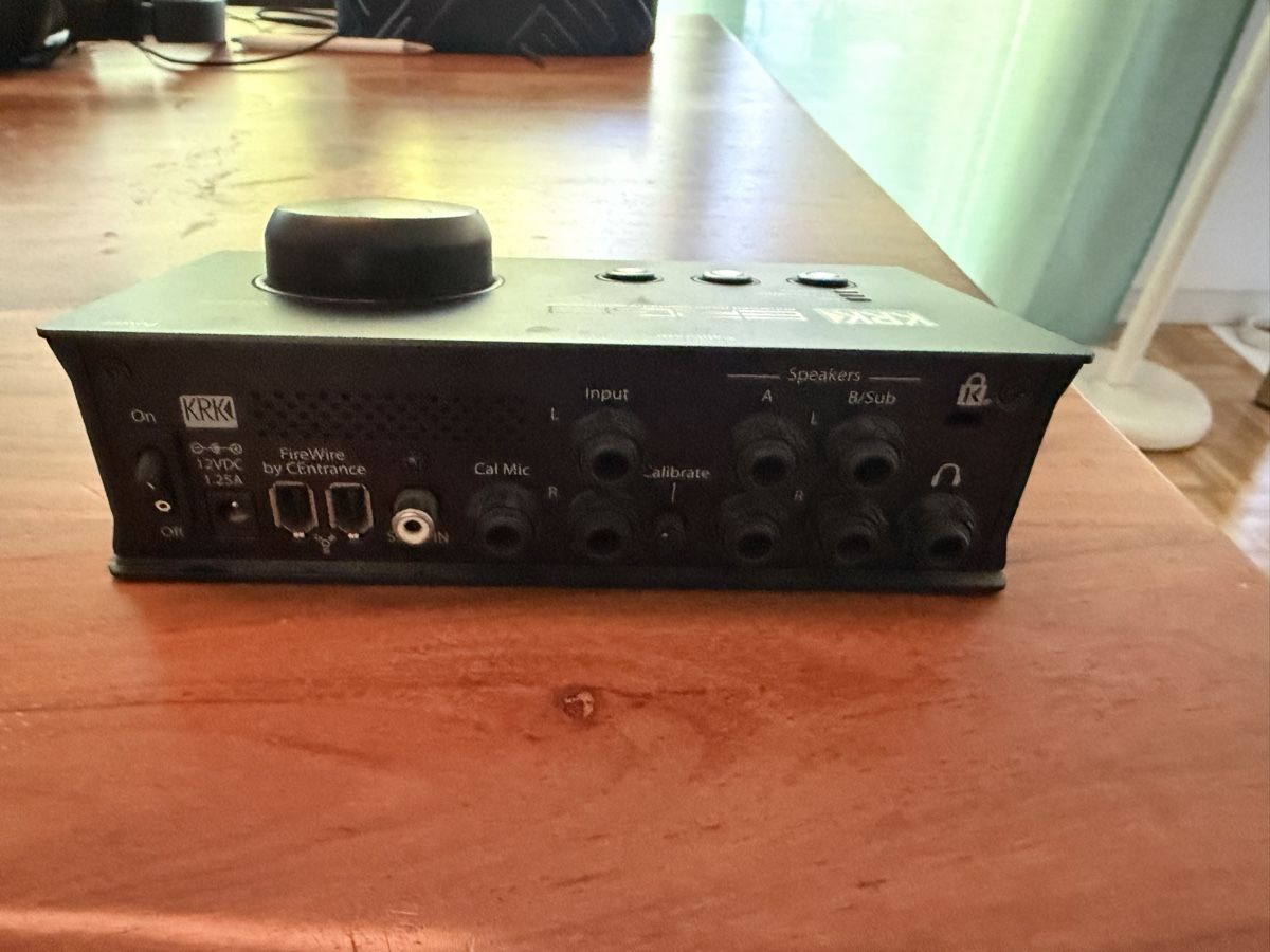 Instruments de musique: KRK Ergo Room Geometry Optimization Controller schwarz – D'occasion à Dietikon par Winkeldieb 1