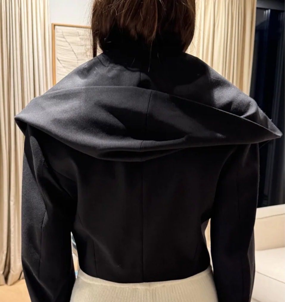Alaia Giacche: Alaia Black Cropped Jacket - Wide Lapel, Size 38 – Nuovo (secondo la descrizione) da Zürich venduto da mpa_bd2d 5