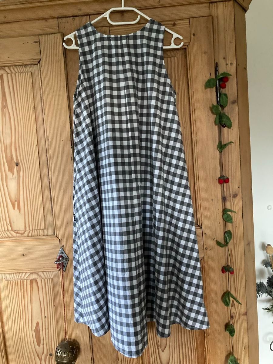 Kleider: Kleid Rework kariert Grösse 34-36 – Gebraucht aus Baar von annasorbian