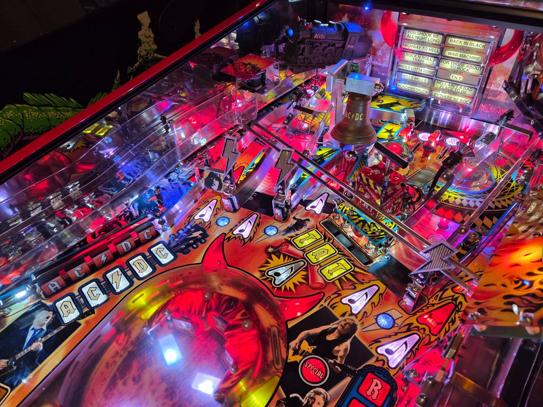 Stern Pinball Flipper: AC/DC Premium Stern Flipperkasten – Usato da Ebnat-Kappel venduto da sim_7gzy 3