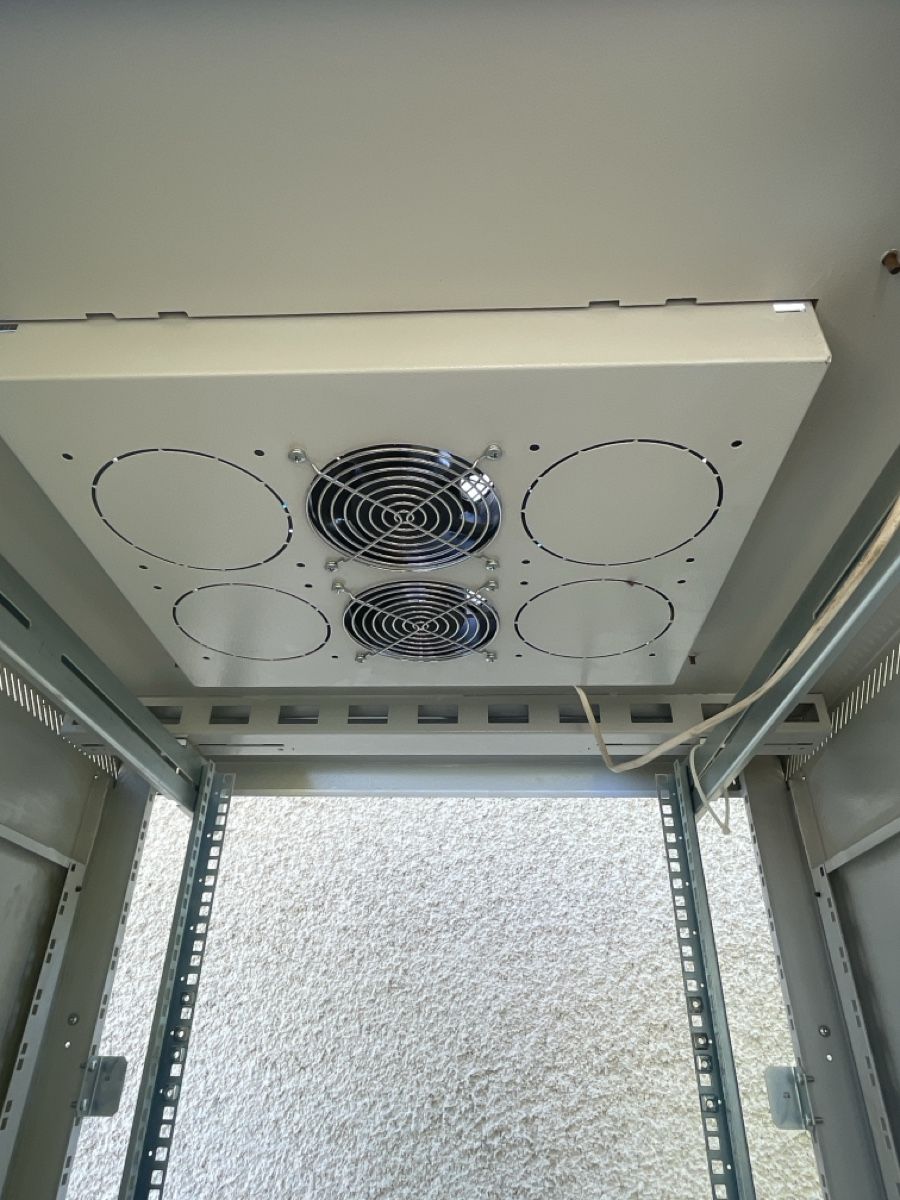 Racks & Cavalletti: Server Schrank 19 Zoll, Triton – Usato da Zollbrück venduto da Bawz 3