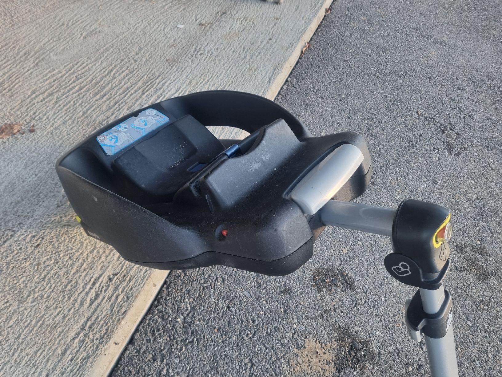 Maxi-Cosi Auto-Kindersitze: Maxi Cosi EasyFix Basis-Station – Gebraucht aus Reichenbach im Kandertal von zeh_m5wg 1