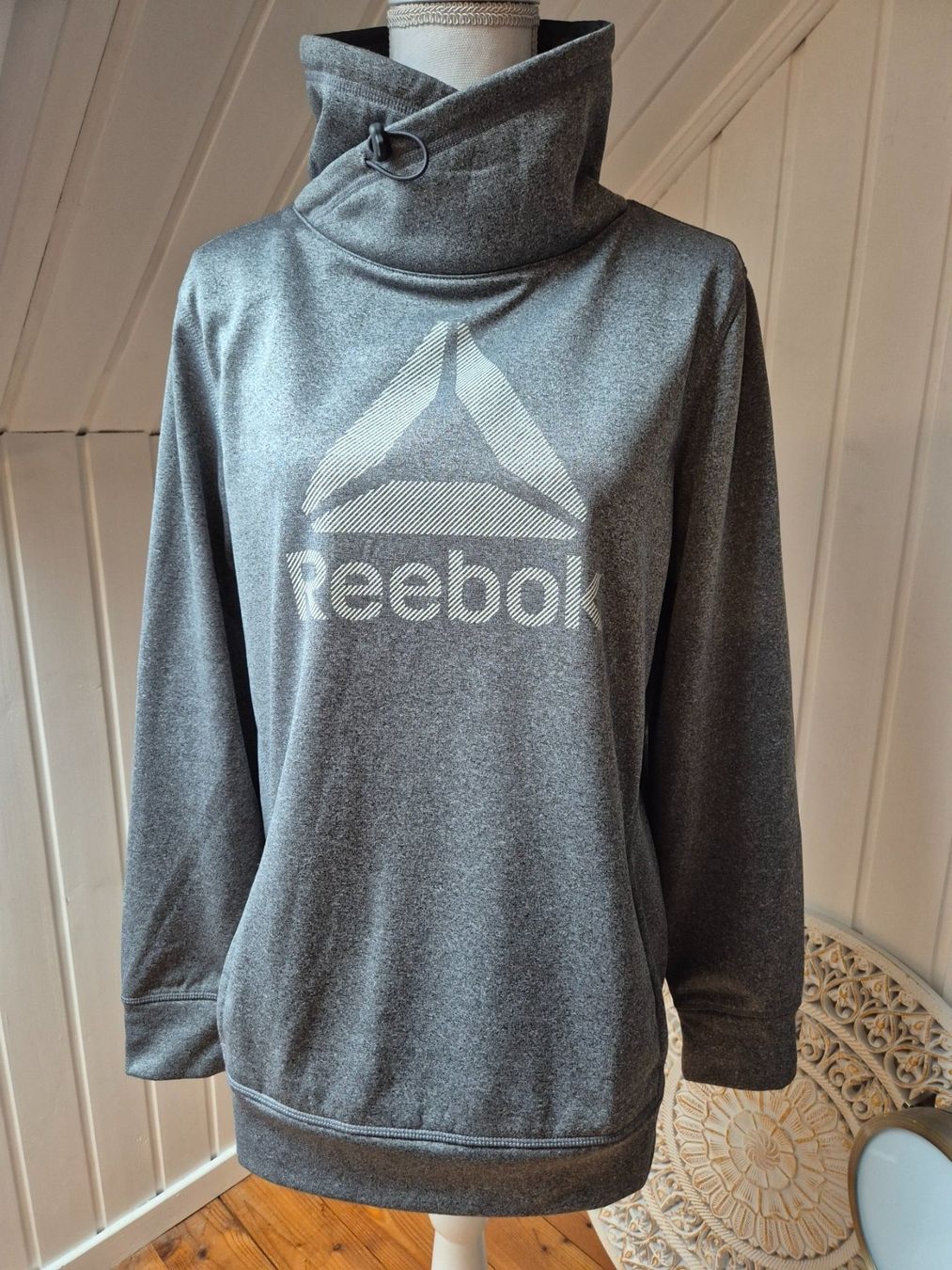 Reebok Maglioni & Felpe: REEBOK pullover grau Grösse L – Usato da Niederweningen venduto da Obson 1