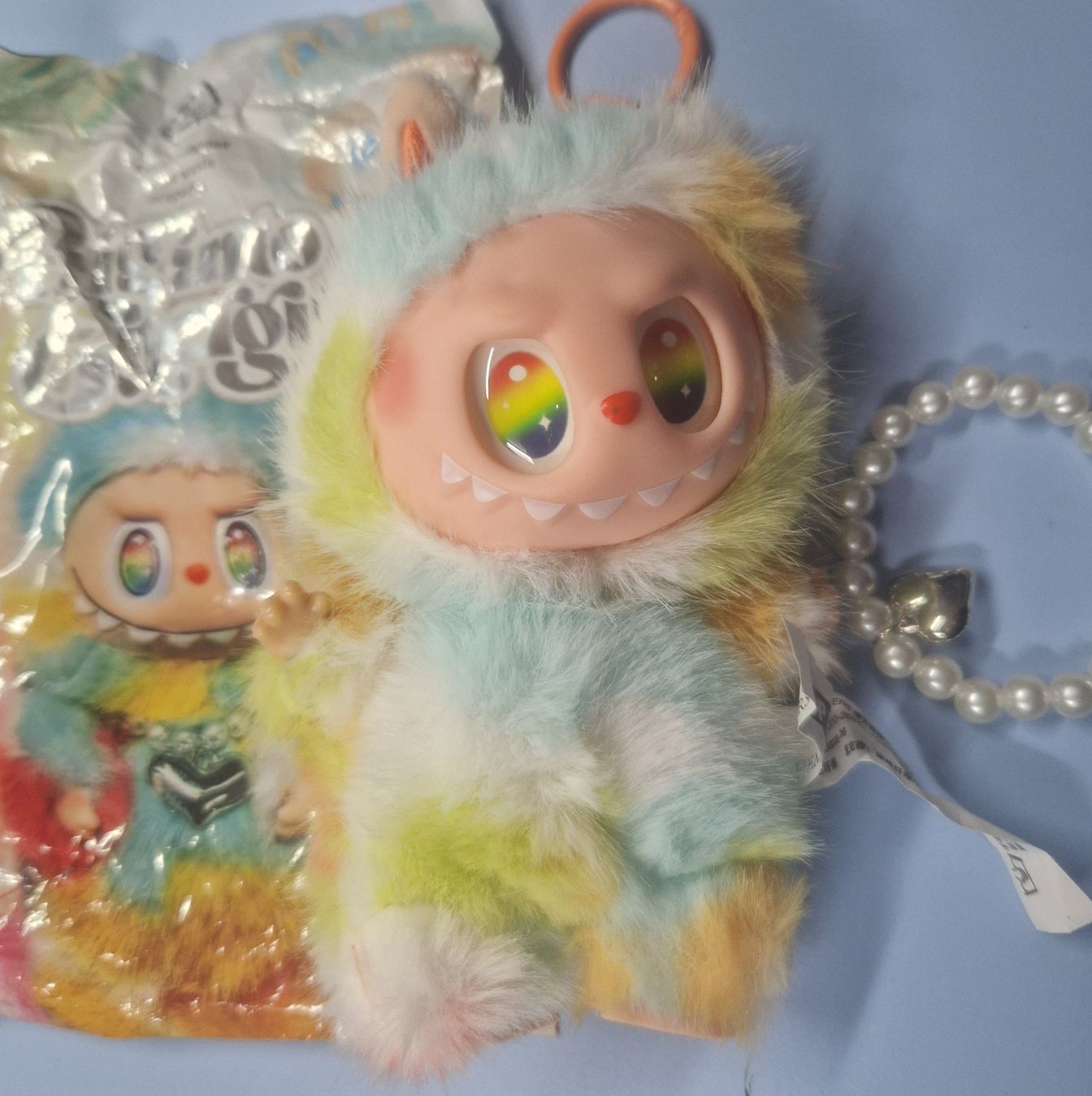 Giocattoli: Labubu multicolore avec collier de perles 17 cm NEUF – Nuovo e nell'imballaggio originale da St-Imier venduto da goodber 2