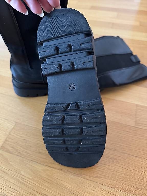 Scarpe da donna: Stiefel, Gr. 38 schwarz – Usato da Uster venduto da cynale 3