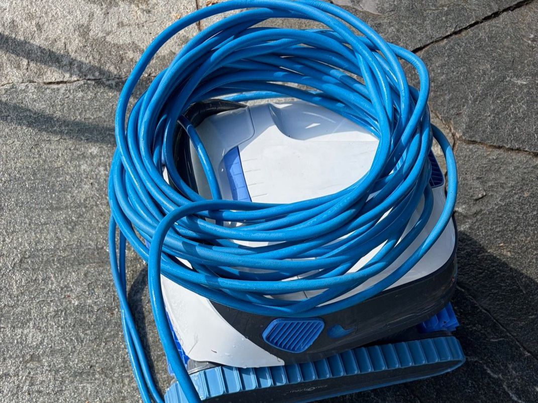 Dolphin Accessori per Piscine: Poolroboter Dolphin S200 – Usato da Solothurn venduto da Stemar00 6