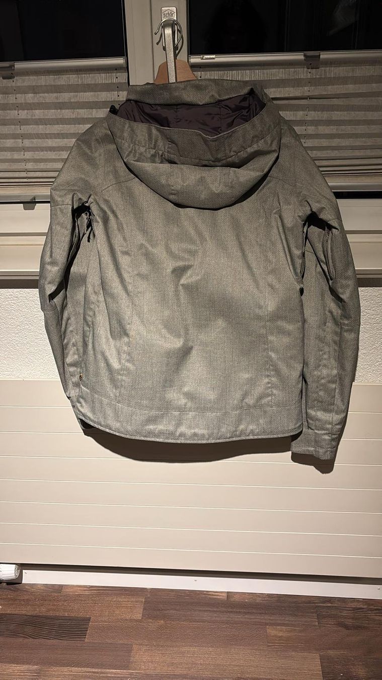 Burton Giacche: Stylische Winterjacke Burton Grösse M – Usato da Wallisellen venduto da Si_13_ 2