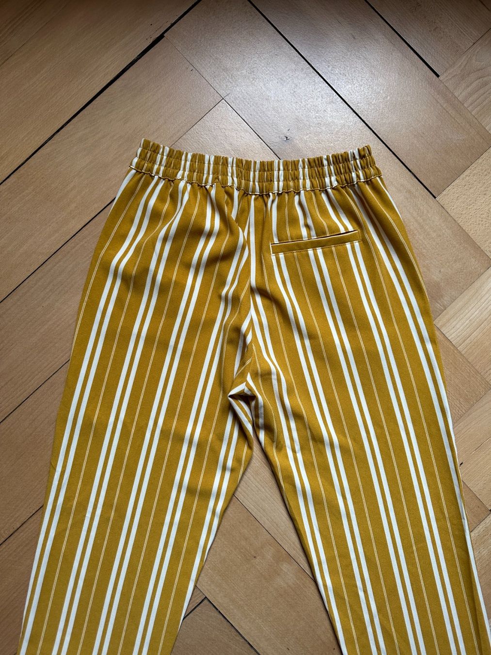 Tally Weijl Pantaloni: Hose senfgelb-weiss gestreift 34 – Usato da Zürich venduto da Diazaio 2