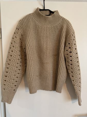 Pull en tricot beige à col montant, style décontracté