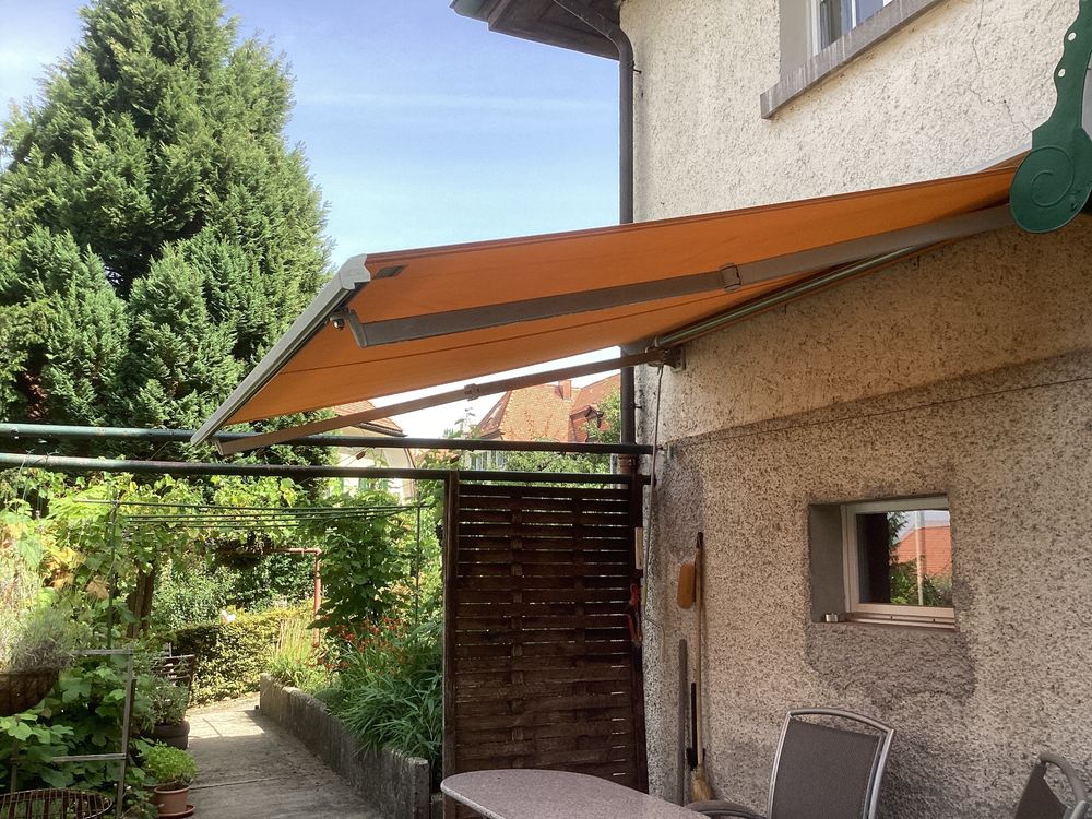 Sonnenschutz / Sonnen Store mit Schutzdach / Regendach (Gebraucht) in ...