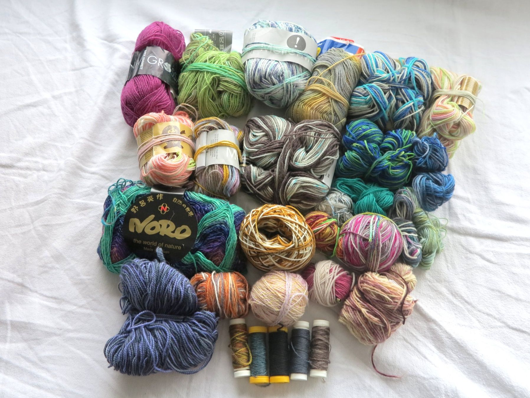 Laine: 560 g Sockenwolle Reste – Neuf (Voir description) à Büttikon AG par Kaebri