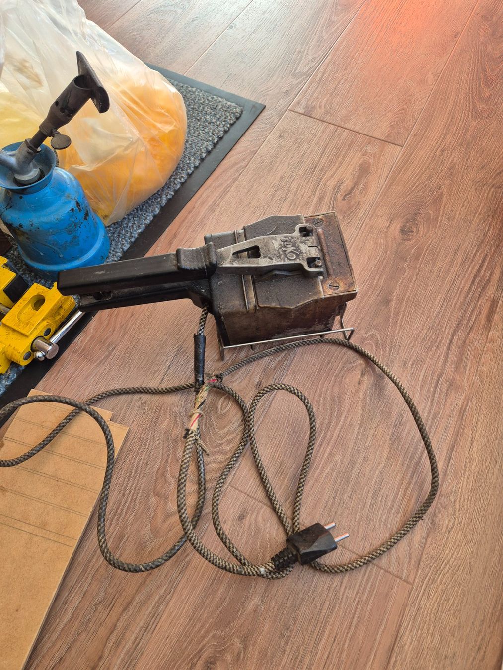 Bügeleisen: Skiwachsmaschine – Gebraucht aus Pfäffikon ZH von Zorro57