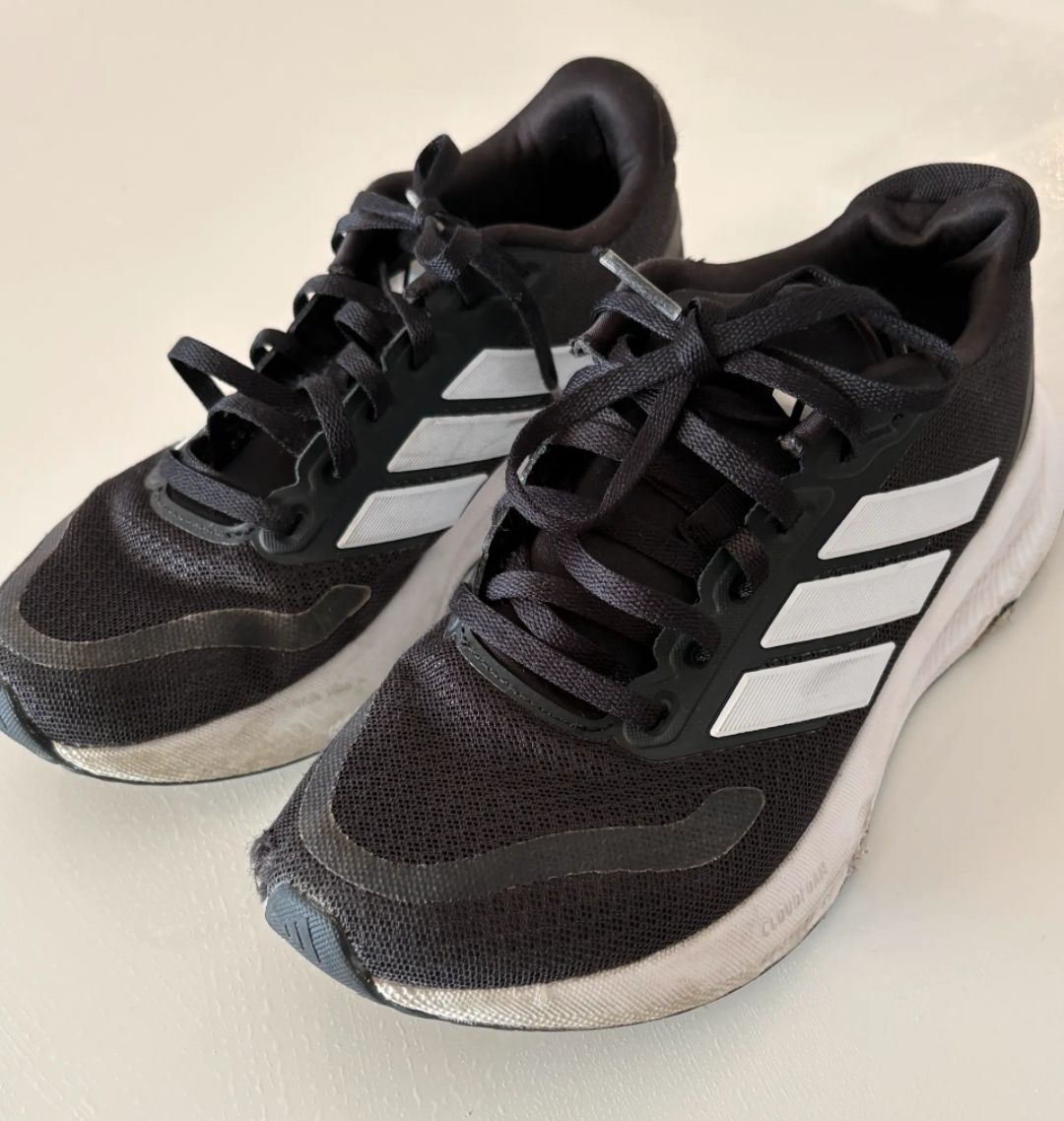 Adidas Schuhe für Jungen: Adidas Kinder Schuhe  – Gebraucht aus Schüpfheim von oldyrk