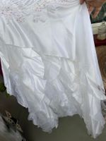Neues Brautkleid Stickerei ungetragen schneeweiss 44