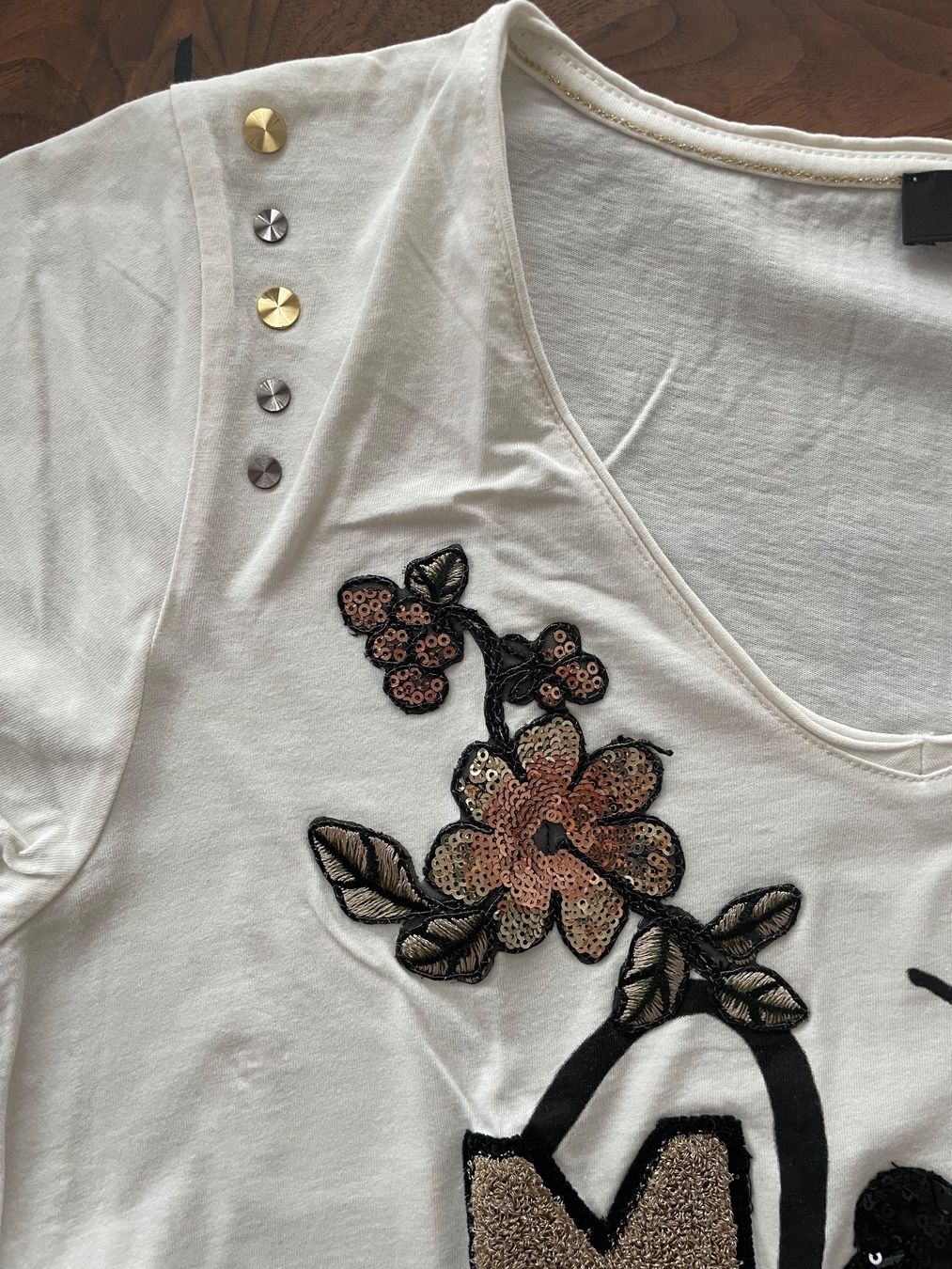 Mos mosh T-shirt: Mos mosh T - shirt – Nuovo (secondo la descrizione) da Unteriberg venduto da fae_2gz2 3
