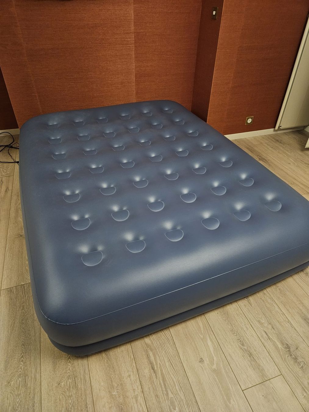 Letti: Lit gonflable 150 × 200 cm.   Très confortable. – Usato da GENEVE venduto da goldforall 2