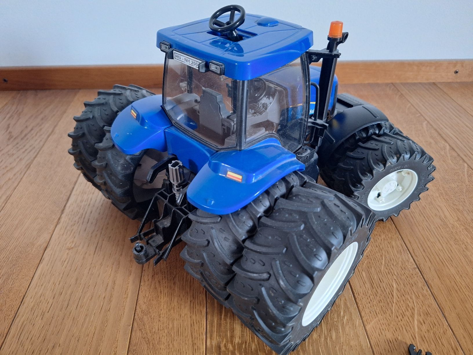 New Holland Trattori: Bruder Traktor New Holland – Usato da Affeltrangen venduto da Salz-Pfeffer 1