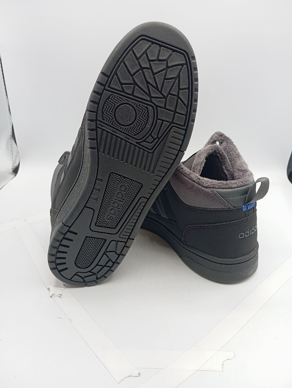Adidas Scarpe per ragazzi: Adidas Rapid Court Mid J Winter (EU40) – Nuovo e nell'imballaggio originale da Schaffhausen venduto da outlez 7