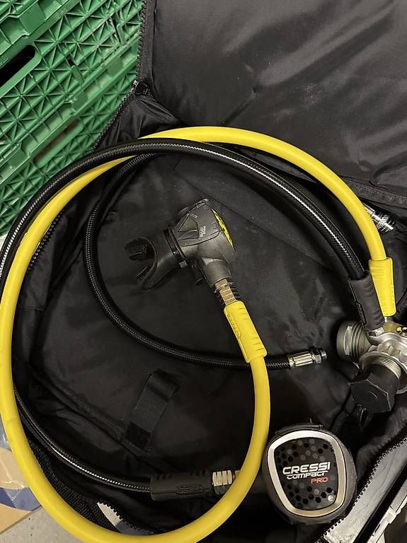 Cressi Respiratori & Giubbotti: Cressi Compact Pro Atemregler – Usato da Kilchberg ZH venduto da mar_hhk7