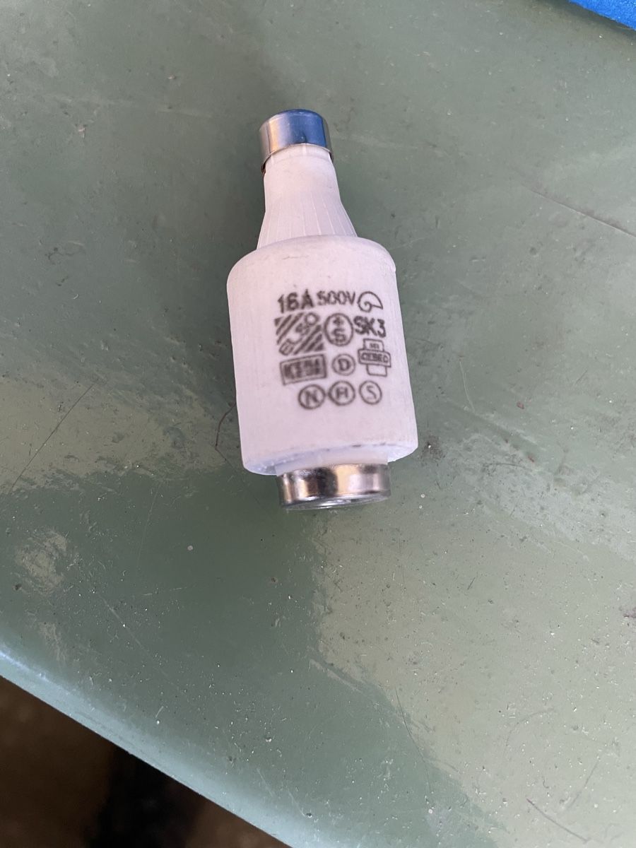 Elektronikbauteile: Schmelzsicherungen 16A – Gebraucht aus Igis von rog_6t78