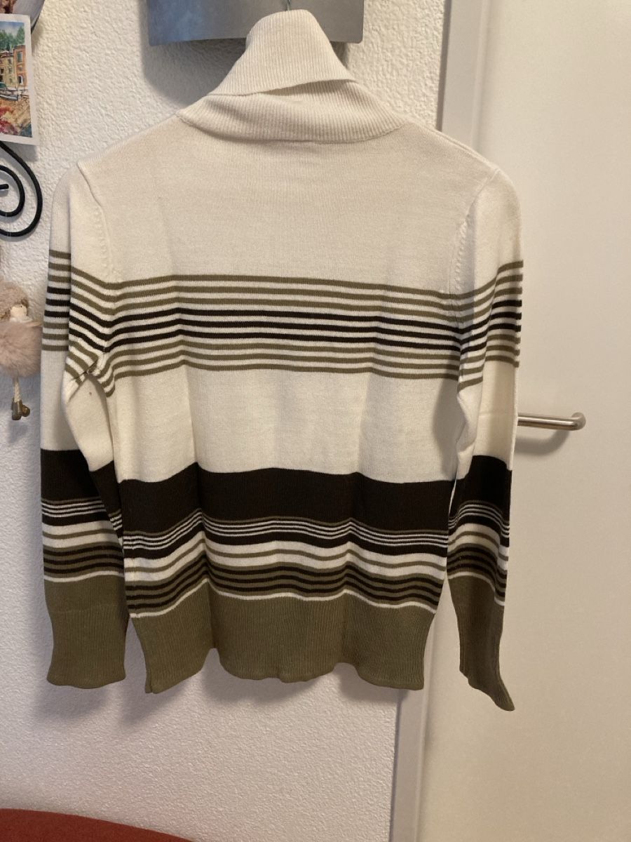 Maglioni & Felpe: Leichtes Pulli mit Kragen – Usato da Urtenen-Schönbühl venduto da alessibas 1