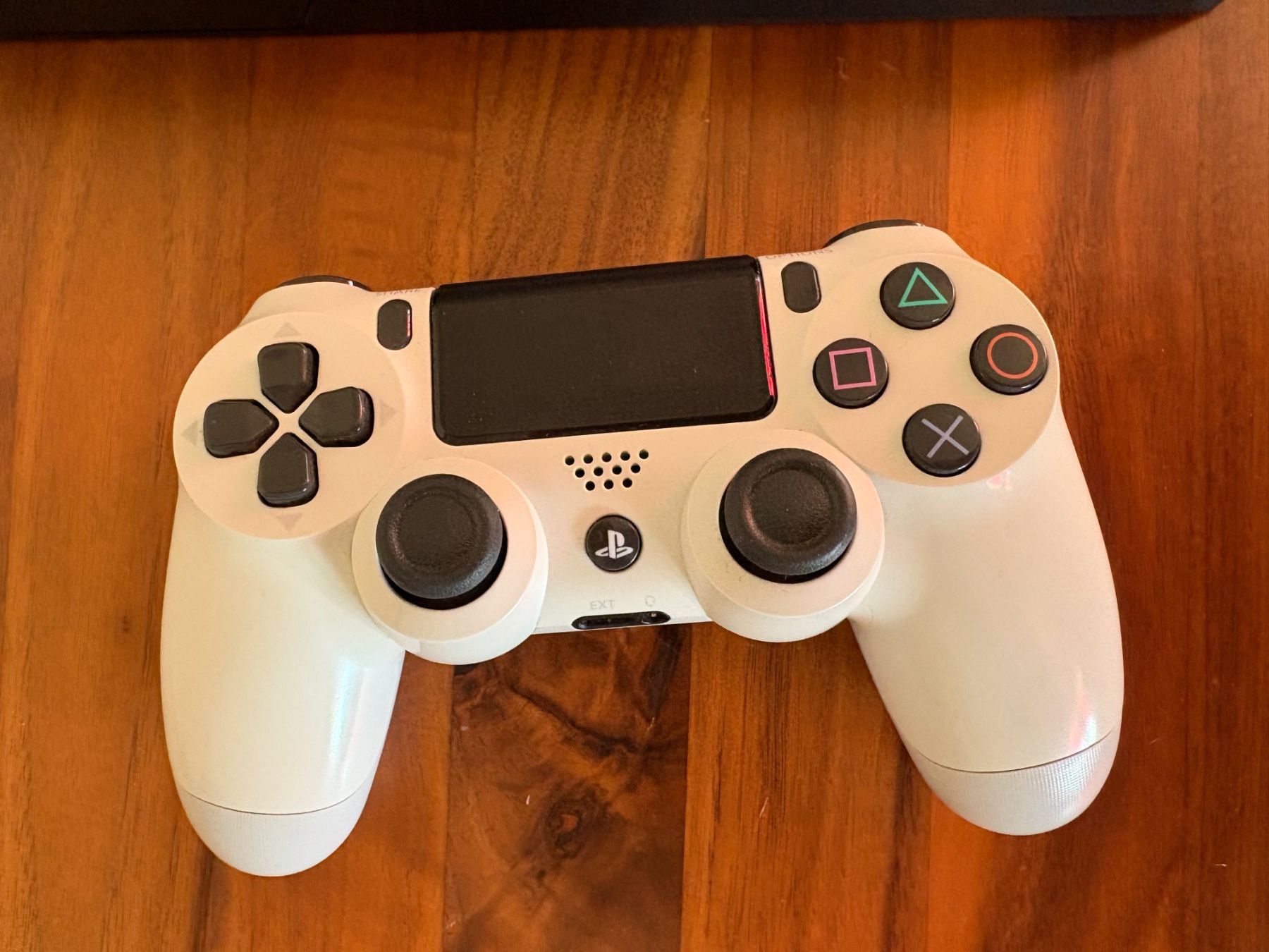 Sony Consoles: Sony PlayStation 4 Konsole mit 2 Controllern – D'occasion à Basel par Cocontrolleur 3