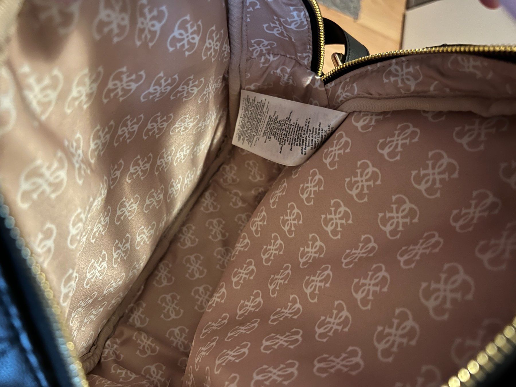 Guess Zaini: Joli sac à dos Guess comme neuf! – Nuovo (secondo la descrizione) da Chavornay venduto da Petit_Biberli 4
