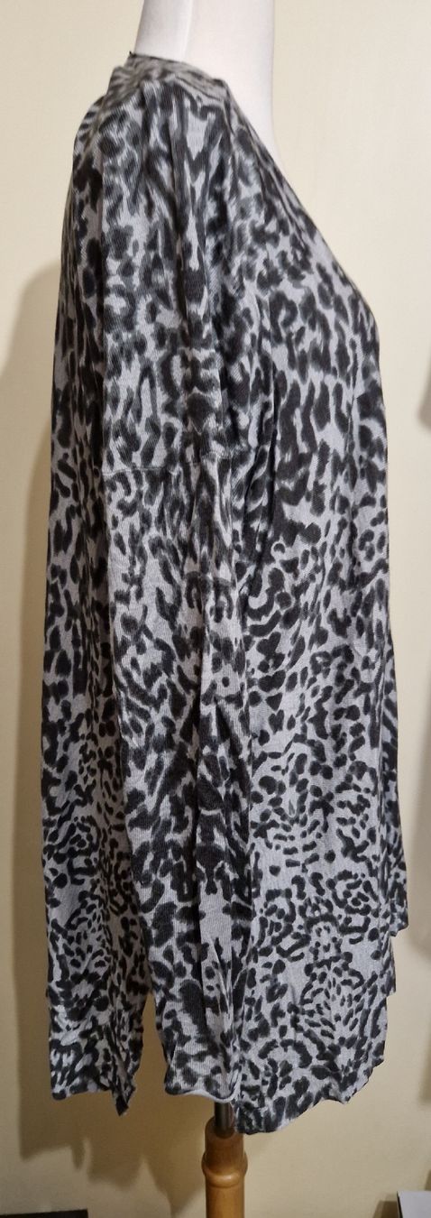 H&M Pullover & Sweatshirts: Grauer H&M Pullover mit Leomuster, Grösse L – Gebraucht aus Oberengstringen von Sheera7 2