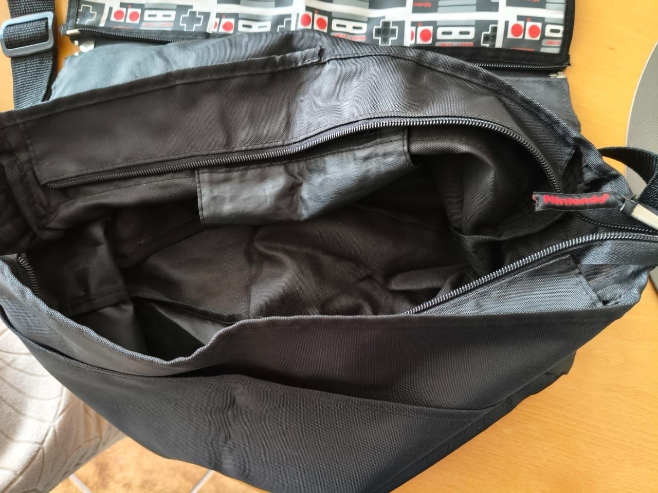 Taschen: Nintendo NES Controller Schultertasche – Gebraucht aus Basel von Malana24 2