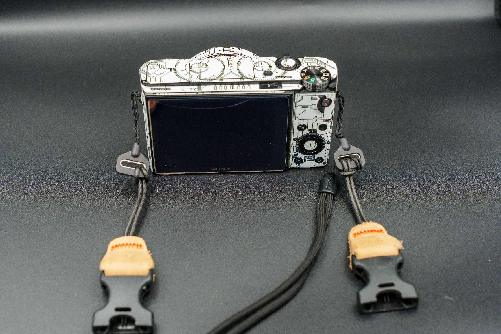 Sony Fotocamera: Sony DSC-RX100 M3 Kompakt Systemkamera – Usato da Scuol venduto da Pisoc2019 2
