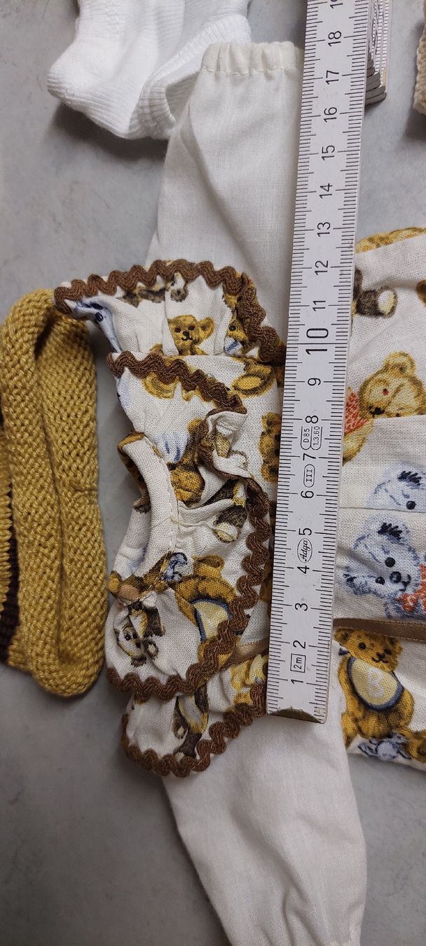 Bambole: Puppenkleider aus Vitrine gebraucht  – Usato da Muri AG venduto da nindo1 2