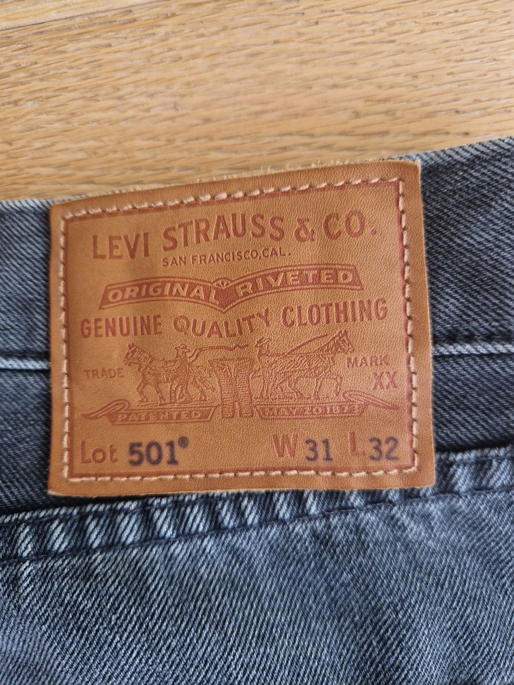 Levi's Jeans: Levi's 501 Jeans W31 L32  – Gebraucht aus St. Gallen von Flames1 2