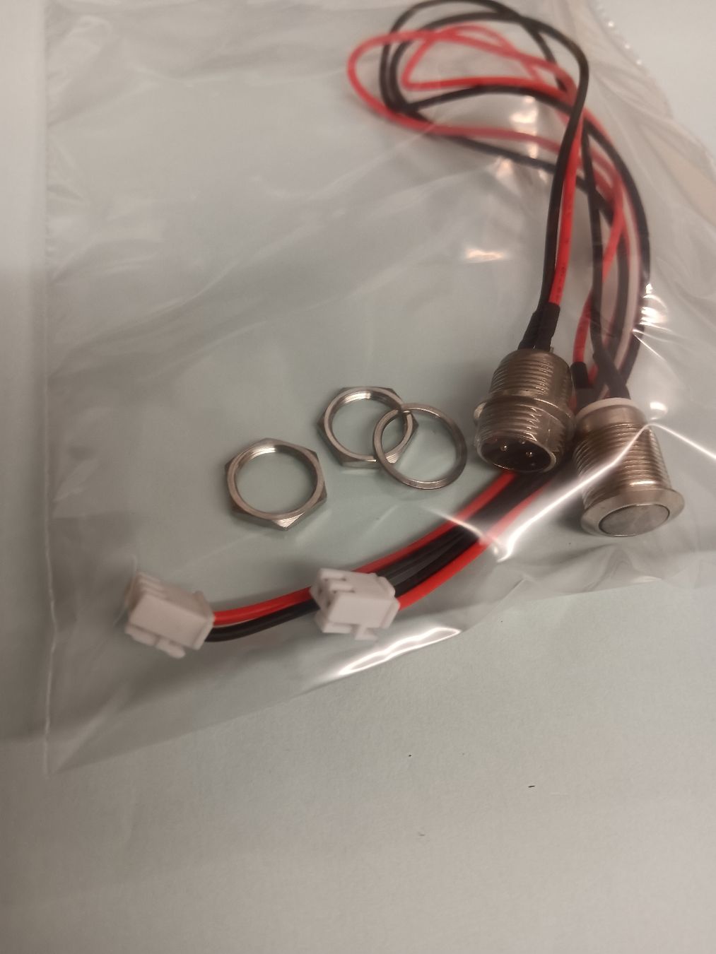 Componenti elettronici: Hoverboard Einschaltknopf und Ladekabel inwärts gerichtet – Nuovo (secondo la descrizione) da Ermatingen venduto da rik4rdo