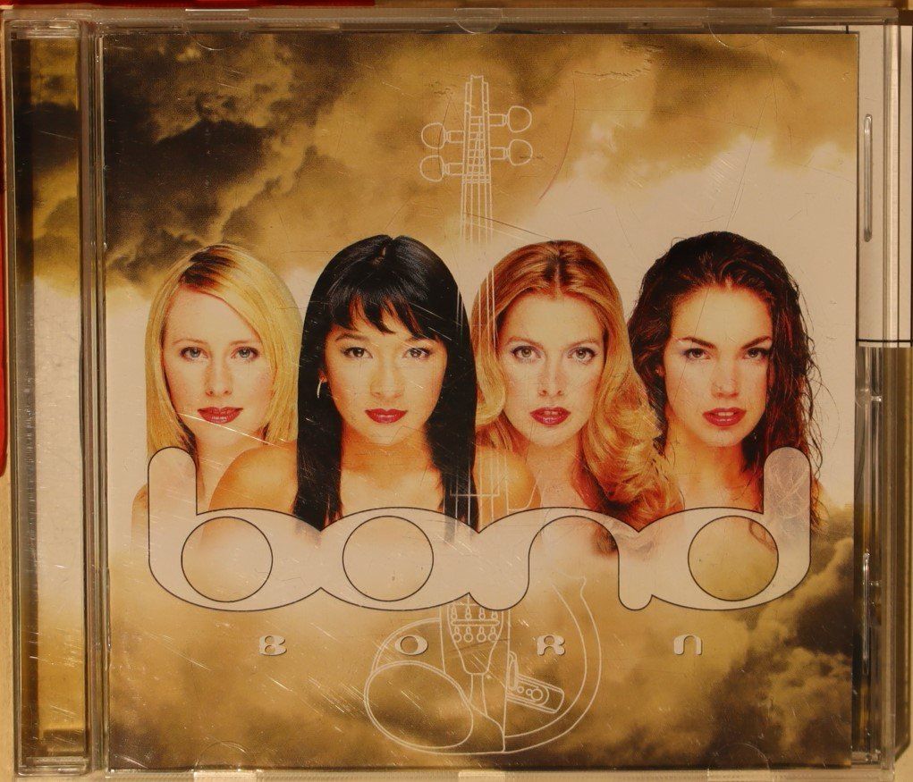 CDs: Bond – Born – Gebraucht aus Luzern von CONTENTI