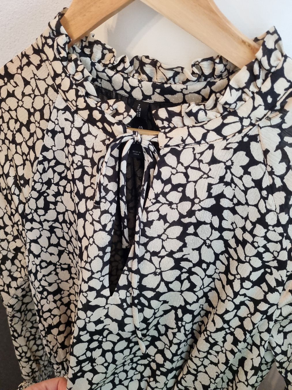 Mango Vestiti: MANGO Floral Dress Black/Beige – Nuovo (secondo la descrizione) da Aigle venduto da Smagbrelle18 3