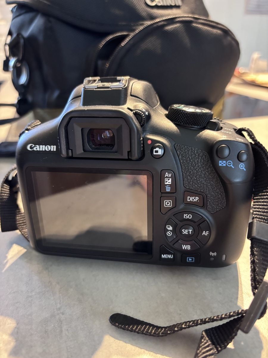 Canon Fotocamera: Spiegelreflexkamera digital Canon 1300d – Usato da Wattenwil venduto da Tante_Olga 2